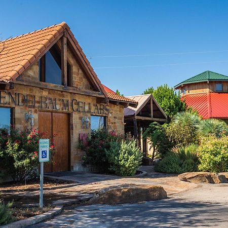 Pecan Cabin Фредериксбург Екстериор снимка