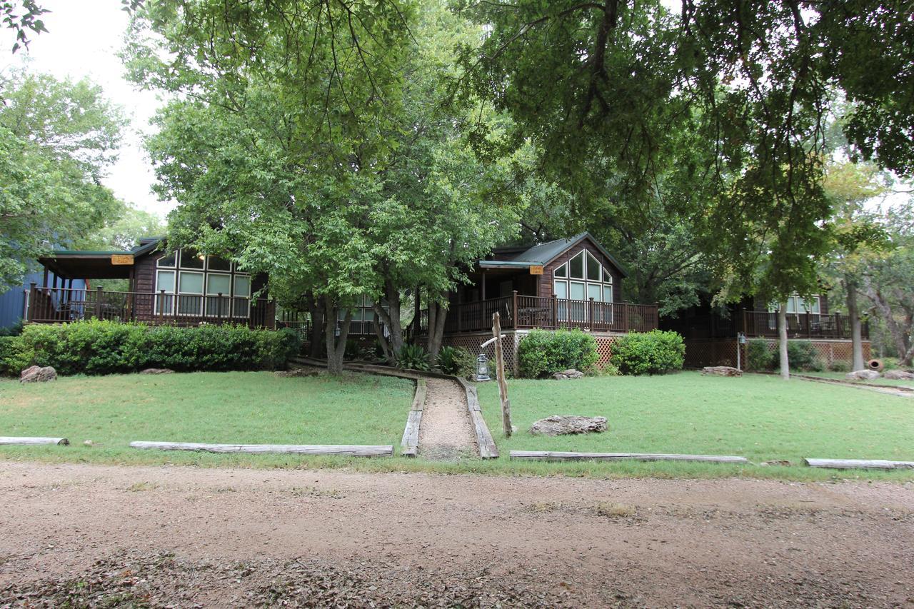 Pecan Cabin Фредериксбург Екстериор снимка