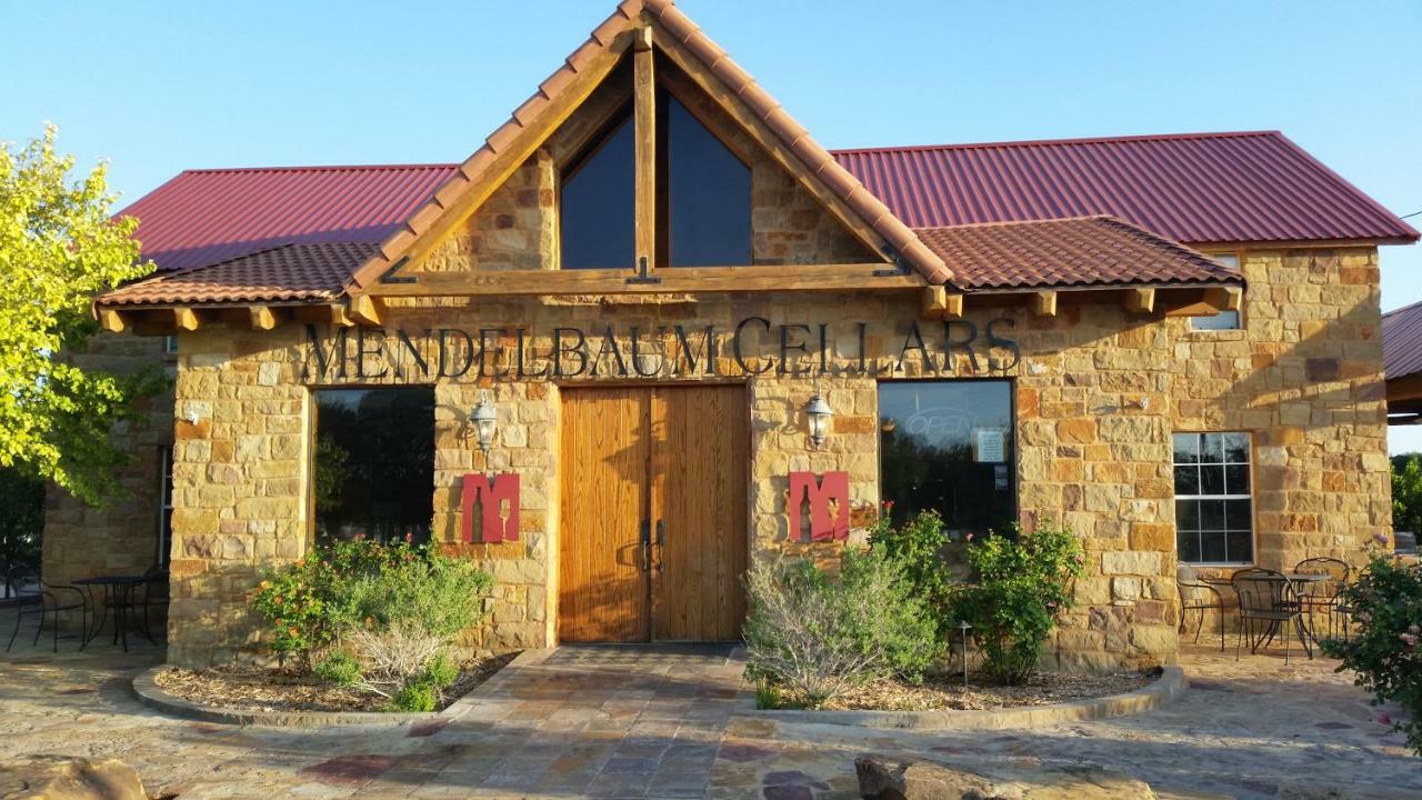 Pecan Cabin Фредериксбург Екстериор снимка