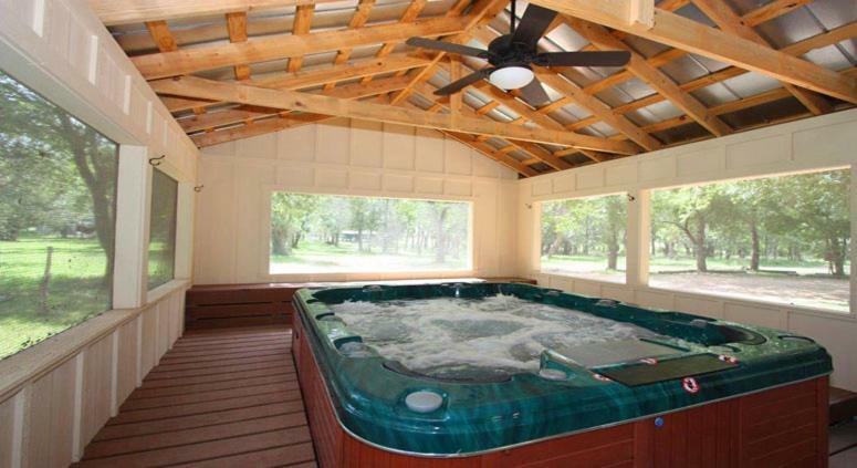 Pecan Cabin Фредериксбург Екстериор снимка