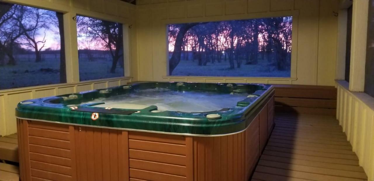 Pecan Cabin Фредериксбург Екстериор снимка